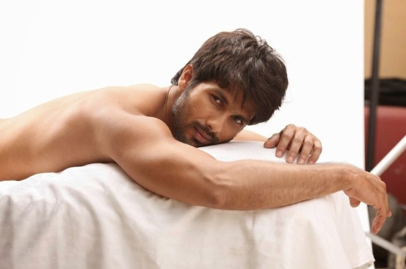 shahid-kapoor-shirtless-photos-9878