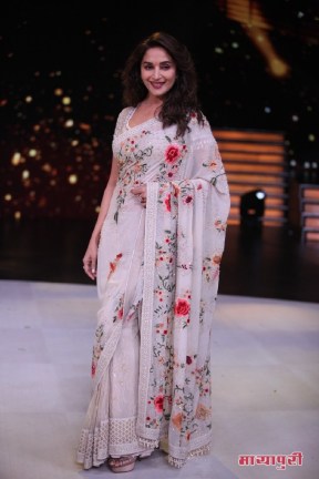 Madhuri-Dixit-on-Dance-Deewane-